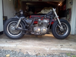 CB750