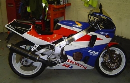 CBR400RR NC23 Track Conversion