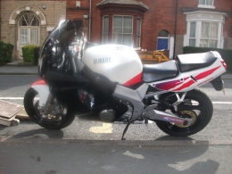 FZR600